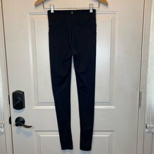 Victoria’s Secret Sz 4 Leggings 3 pockets High Rise Black Yoga Gold V Logo EUC